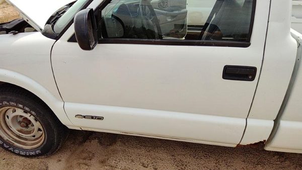 1999 S10/s15/sonoma Truck Front Door LH White 50U — photo 2