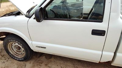 1999 S10/s15/sonoma Truck Front Door LH White 50U