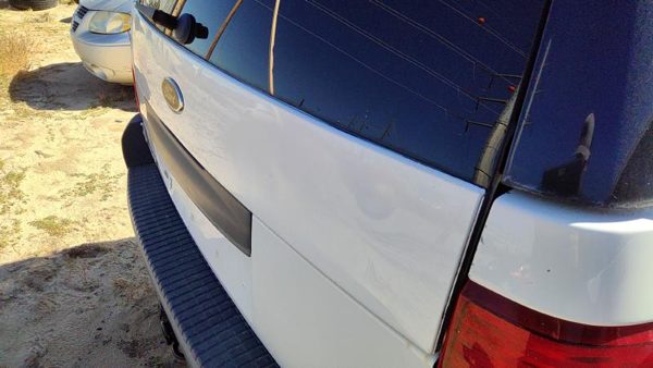 2005 Ford Explorer Trunk/decklid/hatch/tailgate Yz Oxford White — photo 3