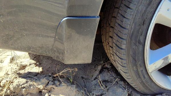 2008 Nissan Altima Quarter Panel Moulding RH K50 Dark Slate Rr Mud Guard — photo 3