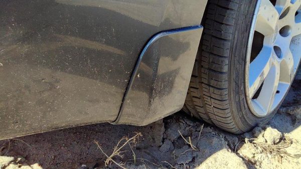 2008 Nissan Altima Quarter Panel Moulding RH K50 Dark Slate Rr Mud Guard — photo 2
