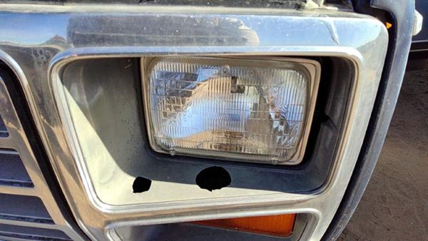 1980-1986 Ford F150 Driver Left Head Light Oem Front Lamp E1tz13008a — photo 2
