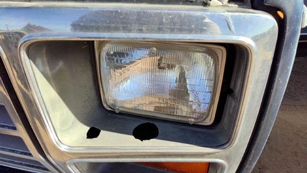1980-1986 Ford F150 Driver Left Head Light Oem Front Lamp E1tz13008a — photo 3