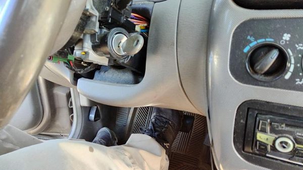 00-05 Dodge Neon Lower Dash Under Column Knee Bolster Trim Panel Oem Gray B7L5 — photo 2