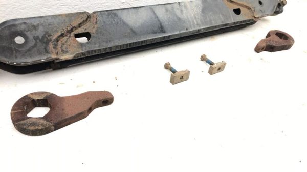 00 Escalade Torsion Bar Cross Member Brace Wh Hardware Keys Tahoe Suburban Yukon — photo 4