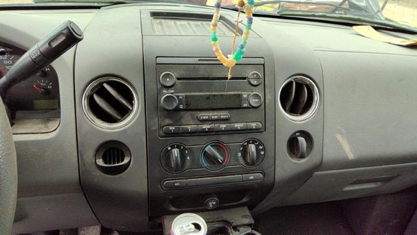 2006 Ford F150 Trim Bezel Around Radio Surround Dash Panel Oem Gray Me — photo 3