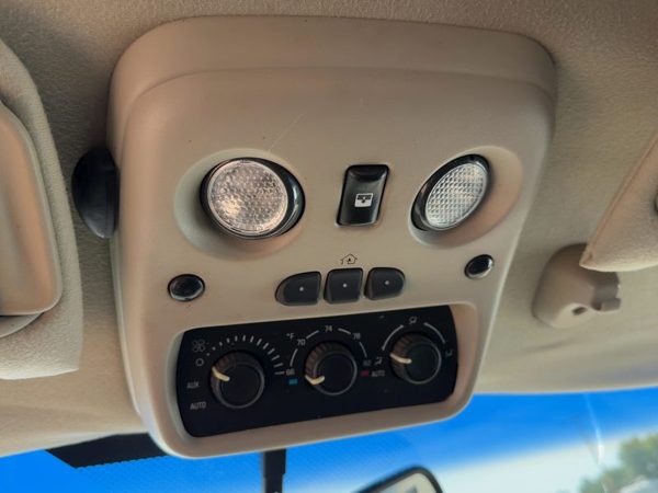 03-06 Suburban 1500 Center Overhead Console Dome Light Map Lamp Cubby Gray 92I — photo 4