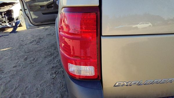 2002-2005 Ford Explorer Driver Left Tail Light Brake Lamp Oem Rear 1L2z13405aa — photo 2