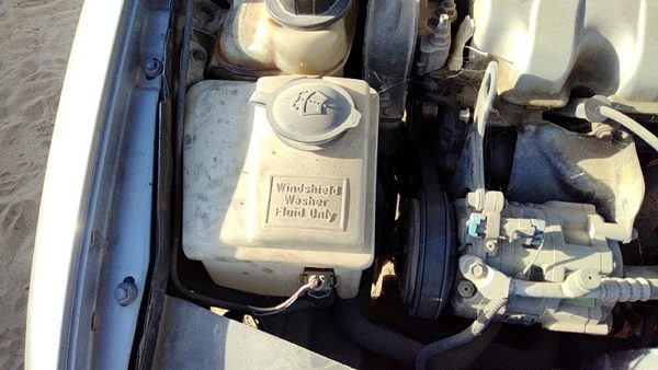 1996-1999 Saturn Sl1 Windshield Washer Fluid Reservoir With Pump Oem Wiper Tank — photo 2