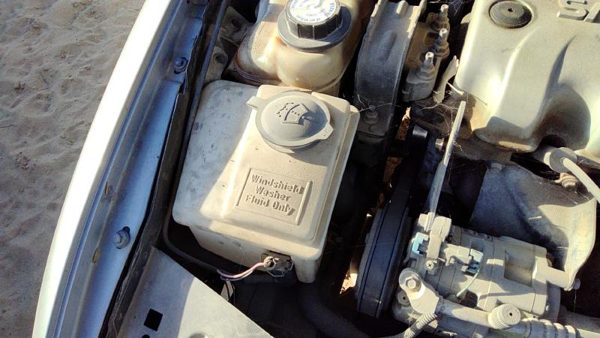 1996-1999 Saturn Sl1 Windshield Washer Fluid Reservoir With Pump Oem Wiper Tank — photo 3