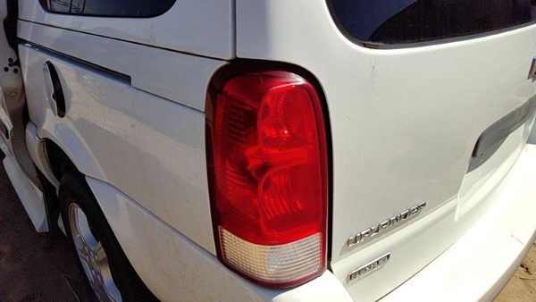 2005-2009 Chevy Uplander Driver Left Tail Light Brake Lamp Oem Rear 15787131 — photo 2