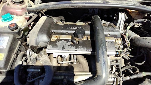 2001 Volvo V70 Xc Cylinder Head Assembly OEM 2.4L Turbo 82511361 — photo 1