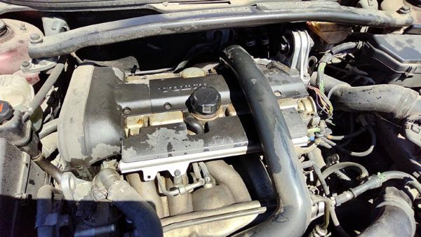 2001 Volvo V70 Xc Cylinder Head Assembly OEM 2.4L Turbo 82511361 — photo 2