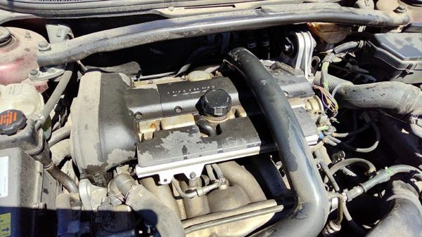 2001 Volvo V70 Xc Cylinder Head Assembly OEM 2.4L Turbo 82511361 — photo 3