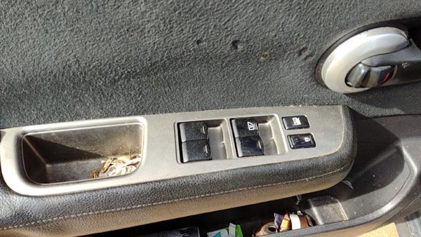 2010-2011 Nissan Versa Driver Left Front Power Window Master Control Switch Oem — photo 1