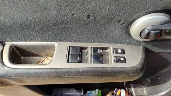 2010-2011 Nissan Versa Driver Left Front Power Window Master Control Switch Oem — photo 2