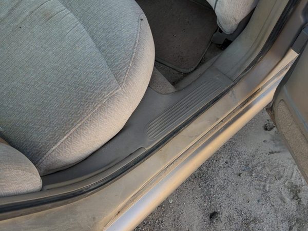 01 Buick Lesabre Passenger Right Rear Lower Sill Plate Step Trim Panel Oem Taupe — photo 1