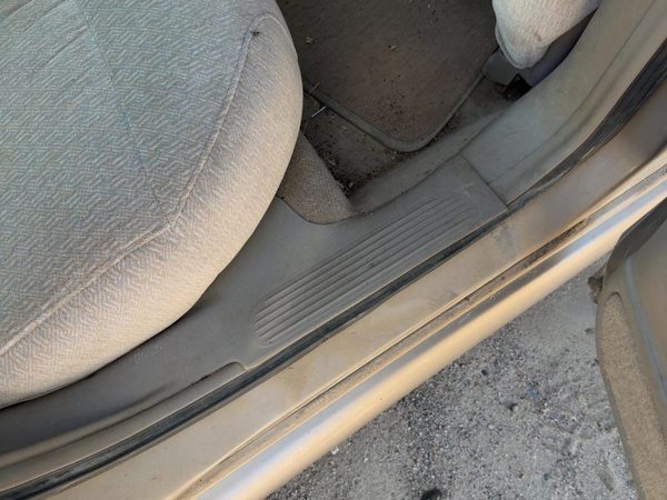 01 Buick Lesabre Passenger Right Rear Lower Sill Plate Step Trim Panel Oem Taupe — photo 4