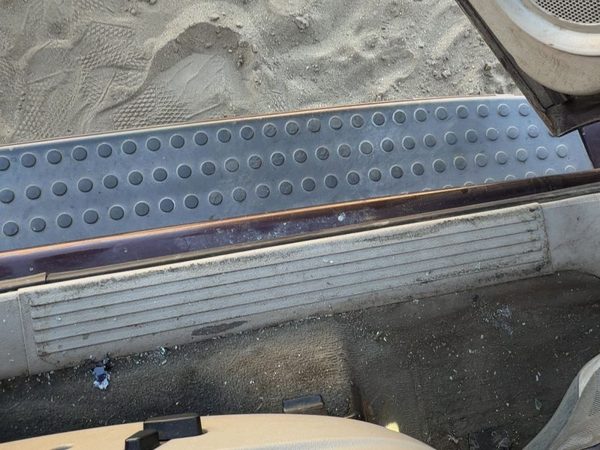 2004 Dodge Durango Driver Left Lower Sill Step Moulding Trim Panel Oem Gray Hjj1 — photo 2