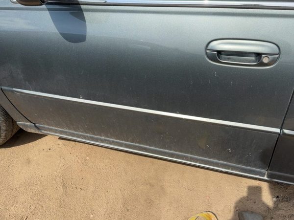 98-04 Seville Driver Left Front Moulding From Door Sedan Side Molding Thunder Gr — photo 1