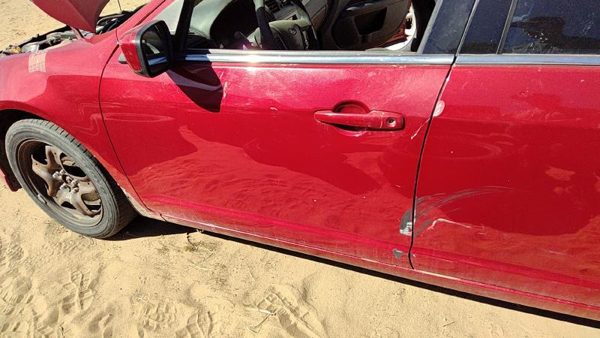 2010 Ford Fusion Front Door LH Red U6 — photo 3