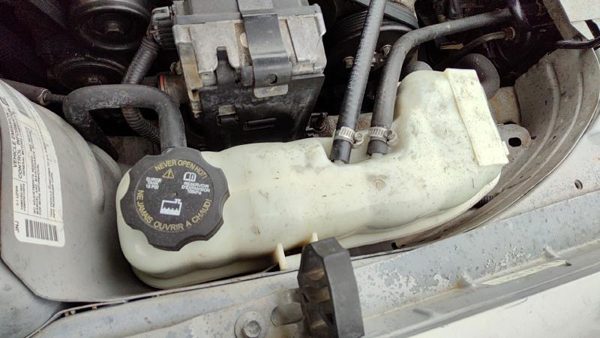 2000 Chevrolet Malibu Coolant Recovery Bottle Chevy — photo 4