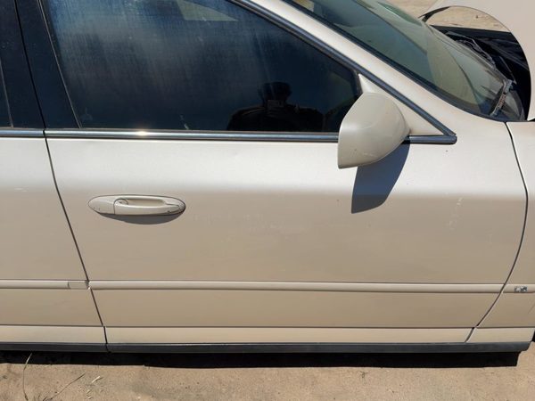 2001 Lincoln LS Front Door RH Ivory Parchment Hc — photo 3