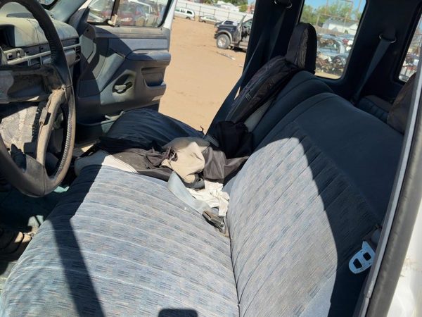 1992 Ford F-250 Front Seat Gray — photo 4