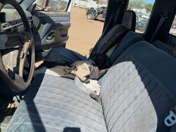 1992 Ford F-250 Front Seat Gray — photo 5