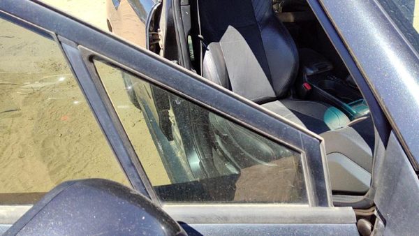 2015-21 Subaru Wrx Passenger Right Front Vent Window Small Door Glass With Frame — photo 3