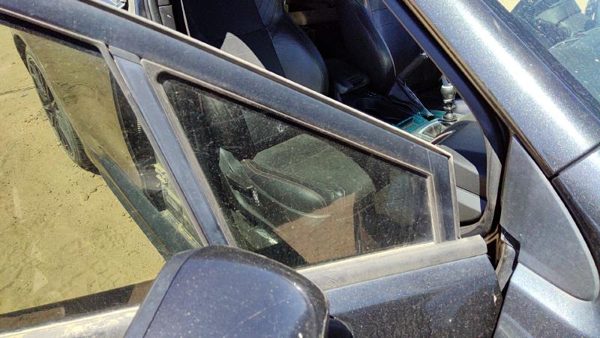 2015-21 Subaru Wrx Passenger Right Front Vent Window Small Door Glass With Frame — photo 1