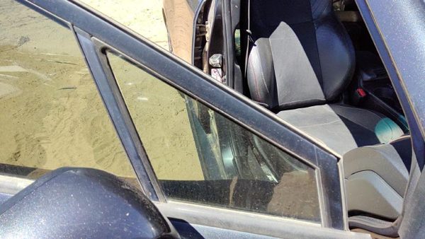 2015-21 Subaru Wrx Passenger Right Front Vent Window Small Door Glass With Frame — photo 5
