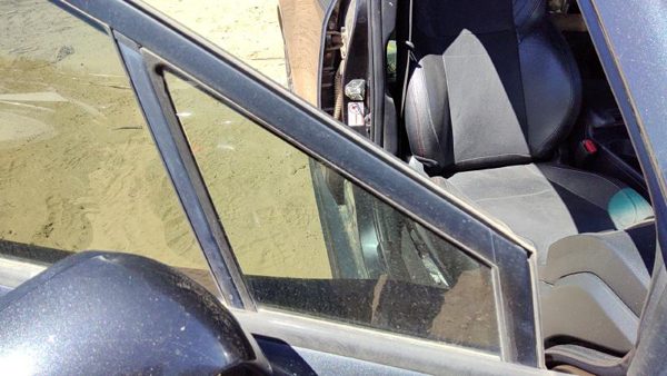 2015-21 Subaru Wrx Passenger Right Front Vent Window Small Door Glass With Frame — photo 6