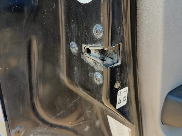 02-05 Saturn Vue Redline Driver Left Rear Door Latch With Rods/Cables Oem Back — photo 3