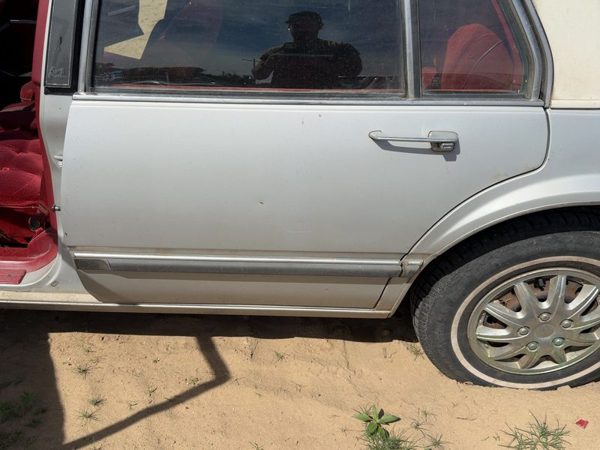 1986 Oldsmobile Delta 88 Rear Door LH Silver — photo 2