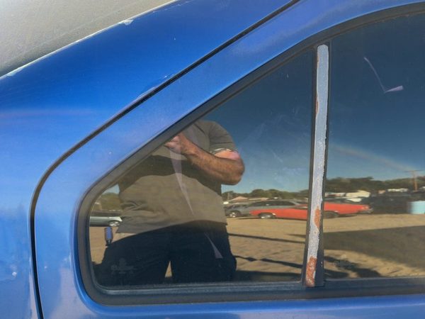 99-11 Vw Jetta Passenger Right Rear Vent Window Back Door Glass With Frame Oem — photo 2
