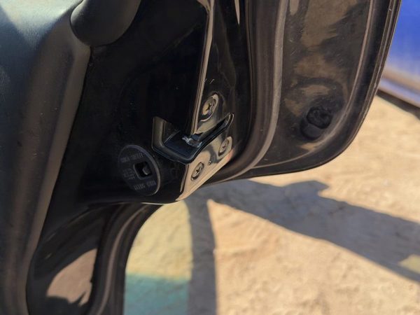 96 Maxima Passenger Right Rear Door Latch With Rods/Cables Oem Back 4-Door Sedan — photo 2
