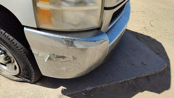 2008 Chevy Silverado 2500 Front Bumper Assy. White 50U — photo 9