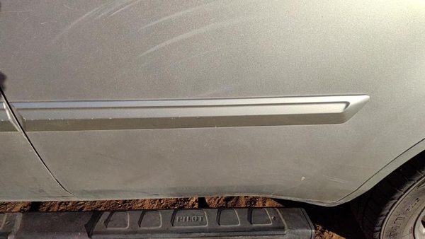 2009 Honda Pilot Driver Left Rear Moulding From Door Back Trim Strip Silver Si — photo 2