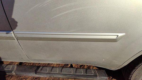 2009 Honda Pilot Driver Left Rear Moulding From Door Back Trim Strip Silver Si — photo 1