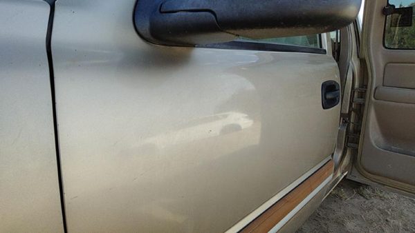 2004 Chevy Silverado 1500 Front Door LH 15U Sandstone 15017223 — photo 3