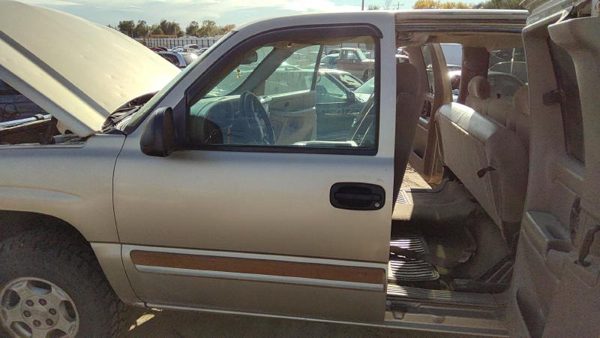 2004 Chevy Silverado 1500 Front Door LH 15U Sandstone 15017223 — photo 1