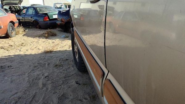 2004 Chevy Silverado 1500 Front Door LH 15U Sandstone 15017223 — photo 6