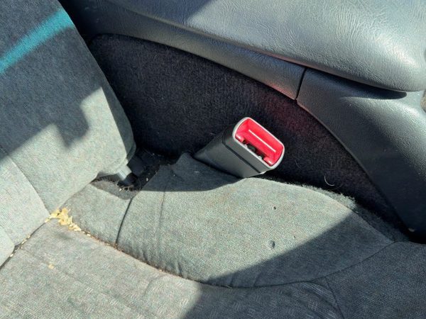 01-05 S10 Blazer Passenger Right Front Seat Belt Buckle Receiver Graphite 12H — photo 4
