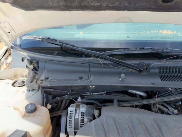 2005 Buick Lesabre Windshield Wiper Cowl Vent Trim Panel Oem Cover — photo 2