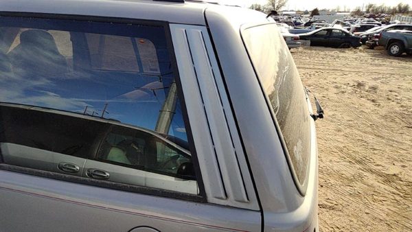 93-95 Jeep Grand Cherokee Driver Left Rear Moulding On Quarter Panel Oem Silver — photo 1
