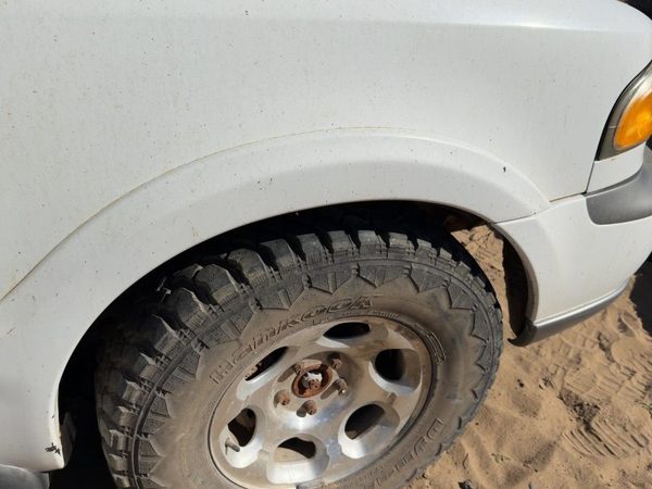 1998 Lincoln Navigator Wheel Opening Moulding RH Oxford White Yz — photo 6
