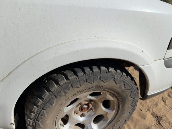 1998 Lincoln Navigator Wheel Opening Moulding RH Oxford White Yz — photo 7