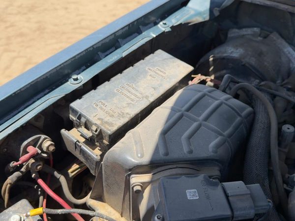 91-94 Ford Explorer 2 Dr Engine Fuse Box Power Distribution Panel OEM 4.0L — photo 1