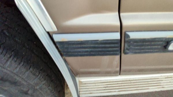 1992-1999 Chevy Suburban Driver Left Moulding From Fender Oem Trim Strip — photo 1